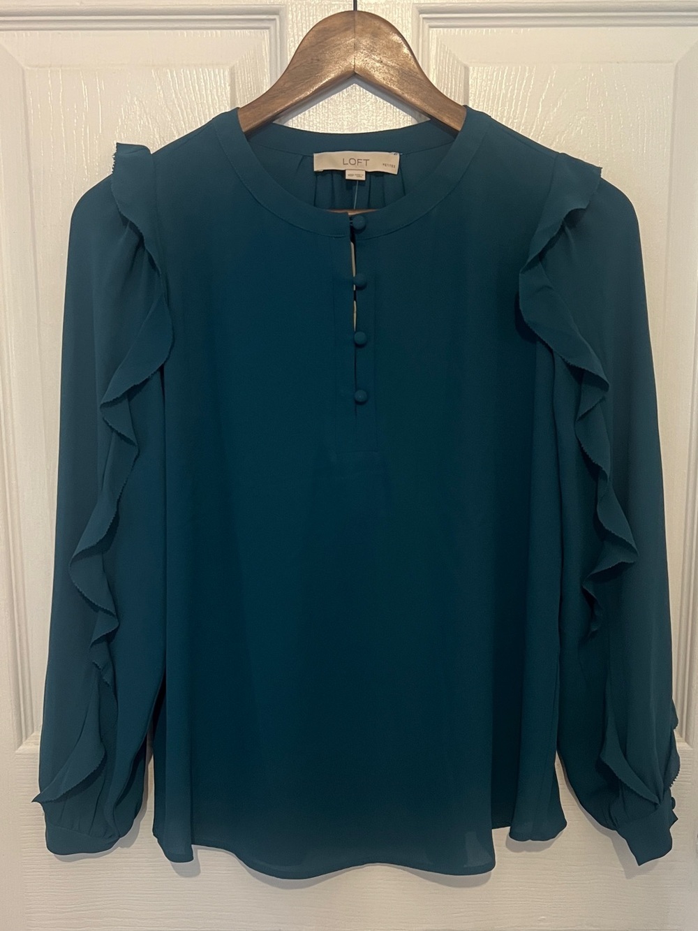 LOFT Women’s Teal Green Long Sleeve Ruffle Detail Button Up Blouse Size XSP NEW